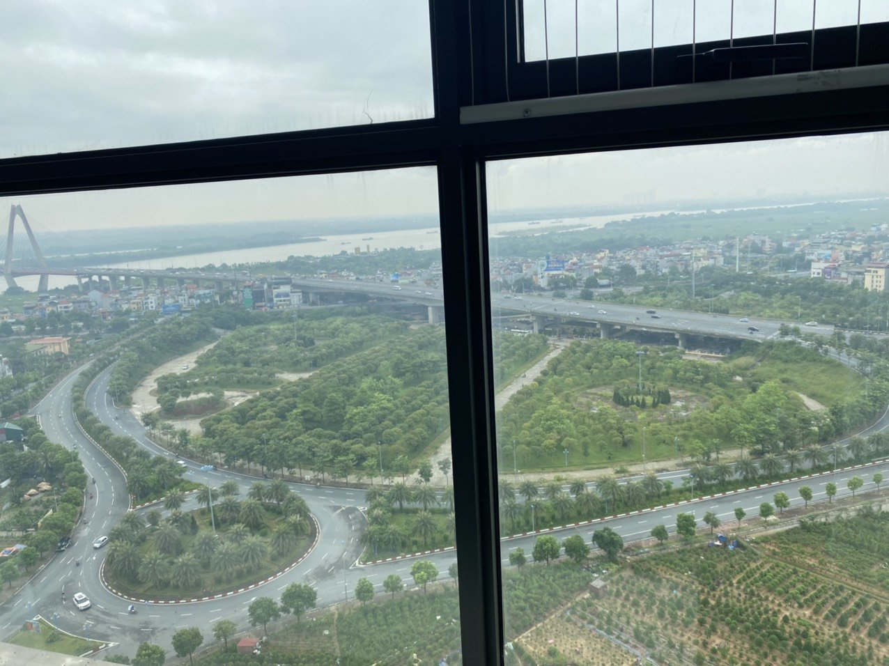 Bán căn góc 3 ngủ, DT 100m2 Sunshine Riverisde view sông Hồng cầu Nhật Tân