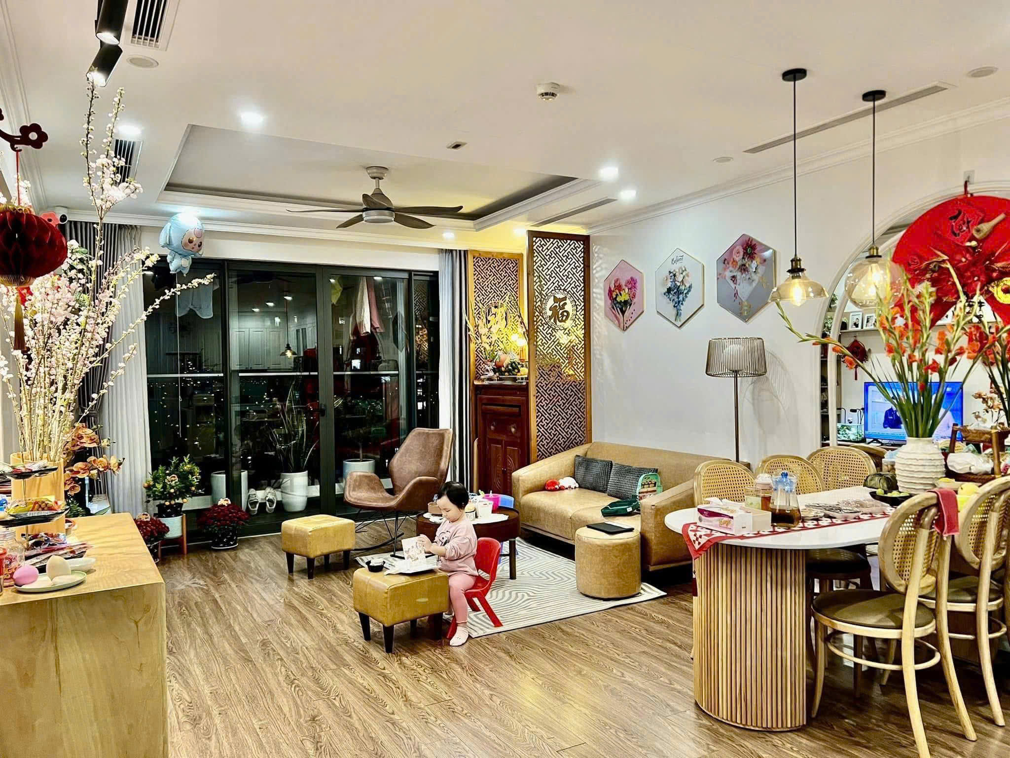 Bán chung cư 2 phòng ngủ 2WC tòa R2 Sunshine Riverside ban công Bắc view Sông Hồng view cầu Nhật Tân