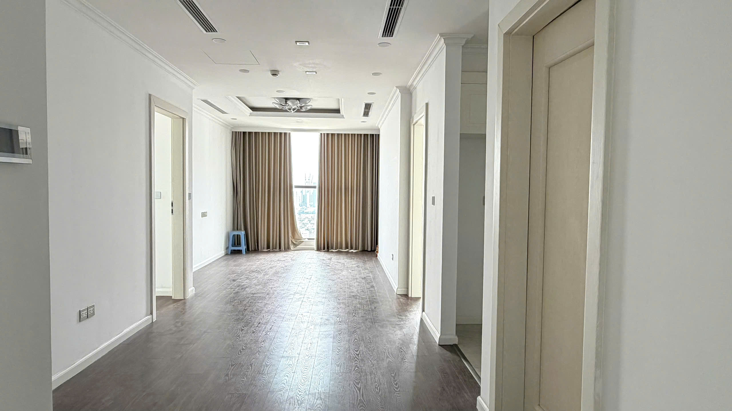 Bán chung cư tòa R3 Sunshine Riversiden - DT: 93m2/3 ngủ/2 WC giá 8.4 tỷ bao phí có số
