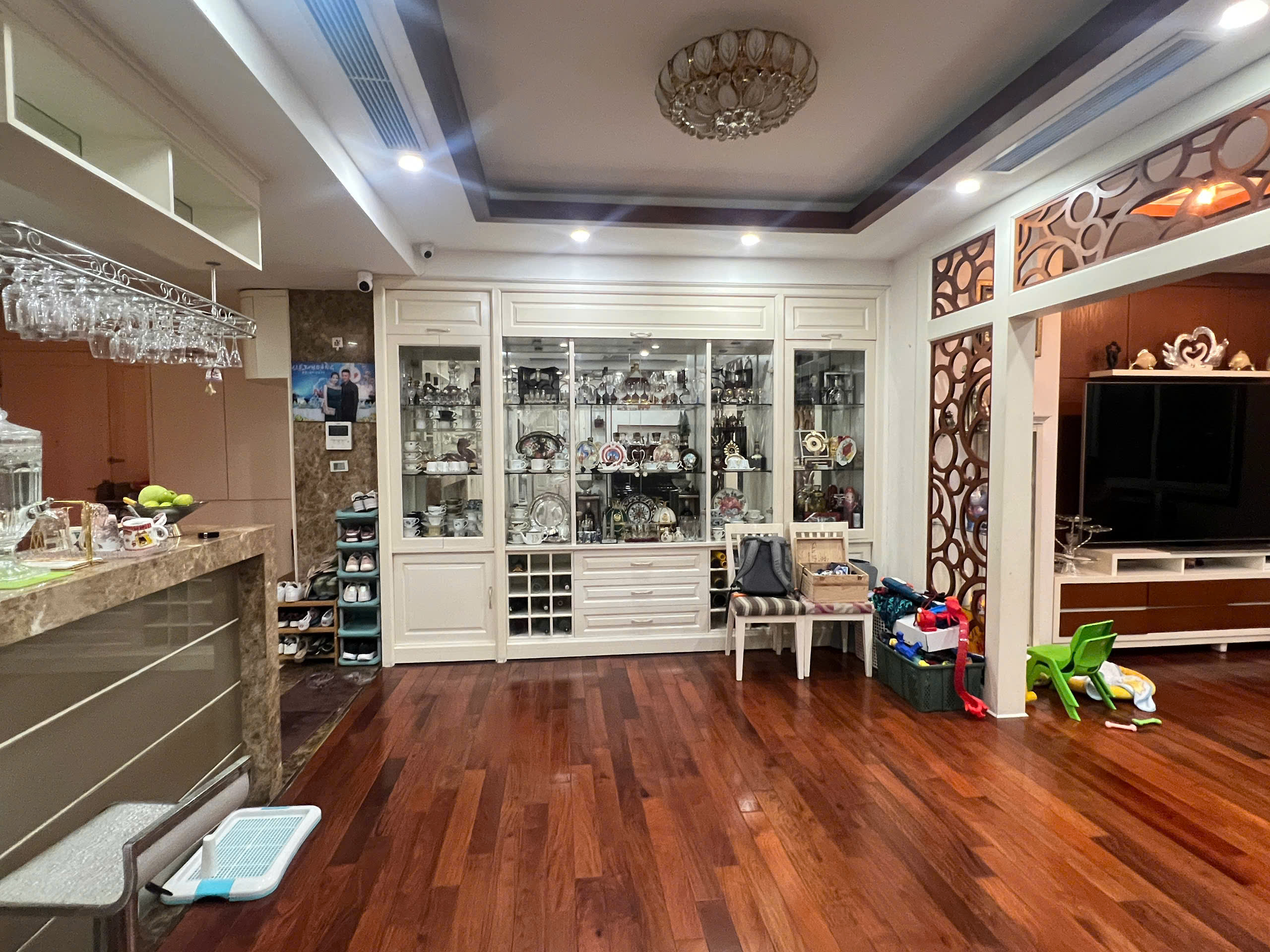 Chính chủ bán căn góc 4 ngủ tầng cao tòa E5 Ciputra Tây Hồ nội thất cao cấp